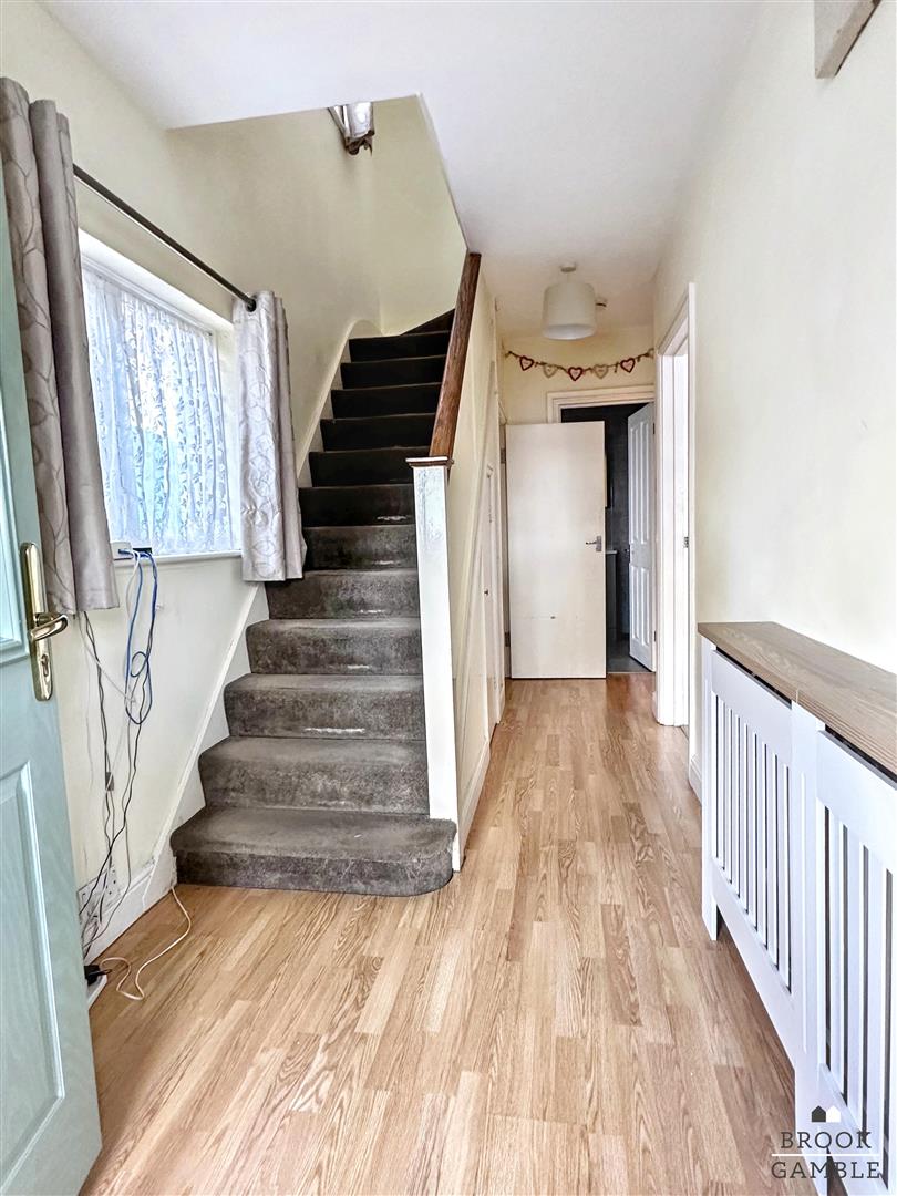 3 Bedroom House - Semi-Detached. Manvers Road in Eastbourne, 12